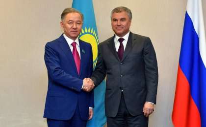 马吉利斯议长在各国议会联盟大会期间会见俄罗斯杜马主席