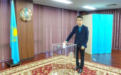 总统大选：在日留学生伊利亚斯成为首位投票者