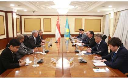 政府总理会见新加坡国务资政张志贤