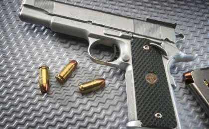 超60%美国人赞成严控枪支立法