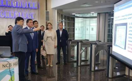 总理视察位于首都的国家生物技术中心