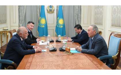 纳扎尔巴耶夫会见克罗地亚前总统梅西奇