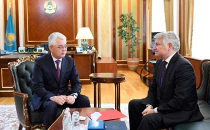 外长会见白俄罗斯驻哈大使