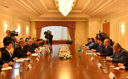 尼格马图林会见乌兹别克斯坦最高议会参议院议长