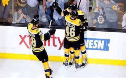 Хоккейші қарсыласының жоғалтқан тісін тауып берді