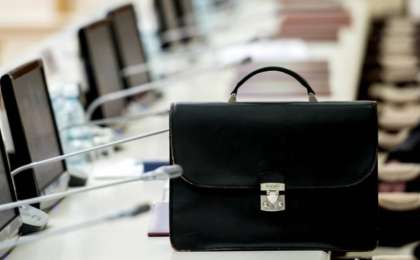 总统签署法令任命多人担任要职