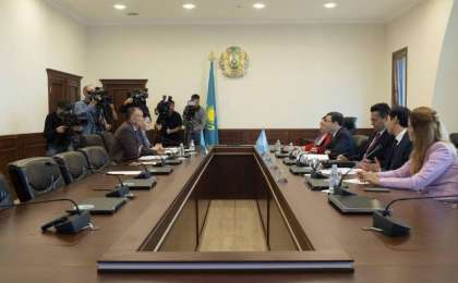 中选委主席会见突厥议会副秘书长