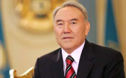 参议院向首任总统颁授"名誉参议员"徽章及证书