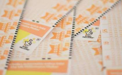 英国开出1.7亿英镑彩票大奖 创新高