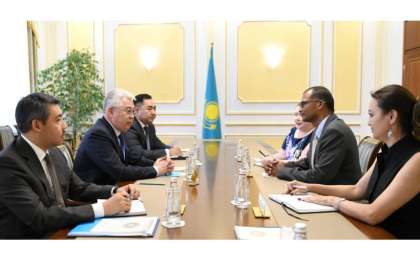 阿塔穆库洛夫会见埃克森美孚公司代表