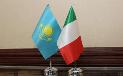 哈意海军代表讨论合作问题