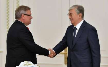 托卡耶夫总统会见俄罗斯外贸银行执行主席