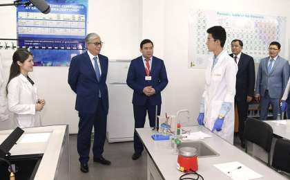 总统参访АРЕС PetroTechnic高级学院