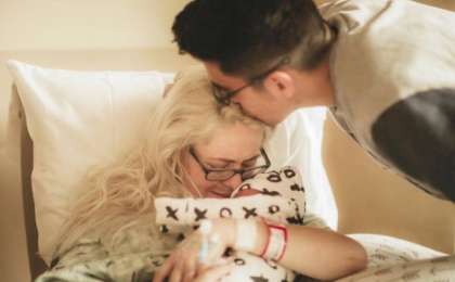 Өлім аузында жатқан ана сау баланы дүниеге әкелді