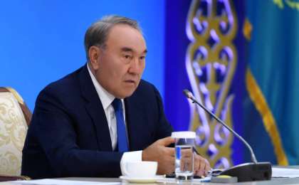Назарбаев Президенттік өкілеттігін тоқтататынын мәлімдеді
