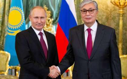 托卡耶夫总统致电祝贺普京生日快乐