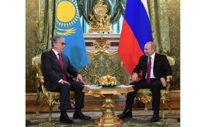 哈俄总统在克里姆林宫举行会晤