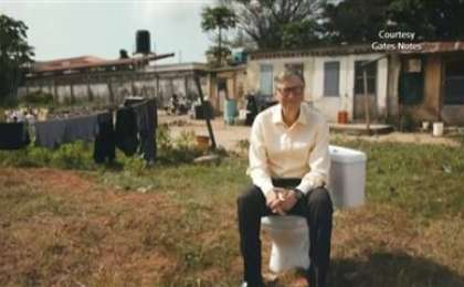 ФОТО: Билл Гейтс болашақтың қауіпсіз унитазын ойлап шығарды