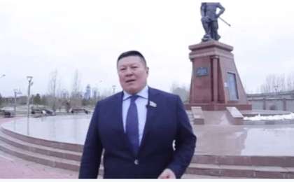 "Алпамыс" жырын жатқа айтқан Бақытбек Смағұл жұртты таңырқатты (видео)