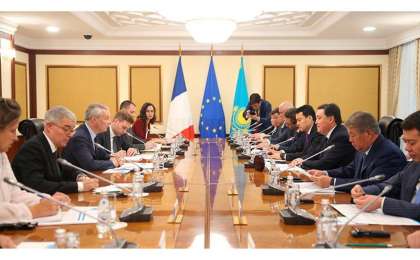 政府总理会见法国经济和财政部部长