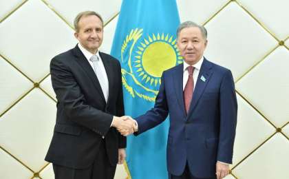 尼格马图林会见捷克驻哈大使