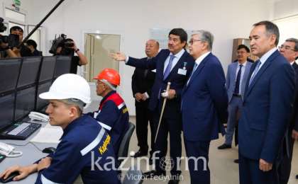 托卡耶夫总统视察哈萨克磷酸盐厂