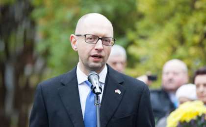 Яценюк Украинадан қашып кеткен |