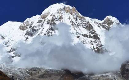 喜马拉雅山一8人登山团失踪