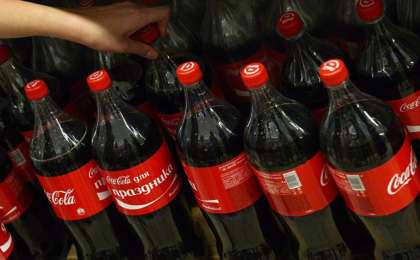 Балаларына кока-кола ішкізген ер адам түрмеден бір-ақ шықты