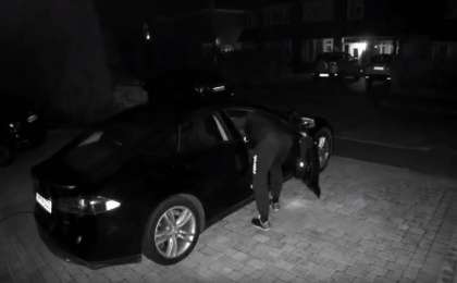 Заманауи қарақшылық: Tesla Model S-ті ұрлаушылар видеоға түсіп қалды (ВИДЕО)
