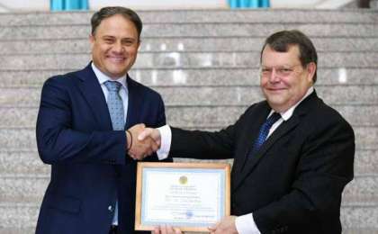 外交部副部长会见完成大使任期的荷兰驻哈大使