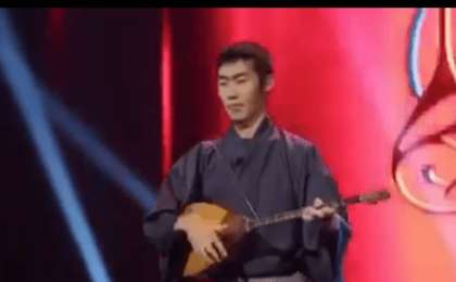 Домбырамен қазақтың әнін шырқаған жапон көпшілікті тәнті етті (ВИДЕО)