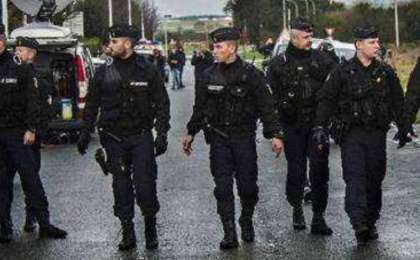 法国警察18年来首次举行大规模示威