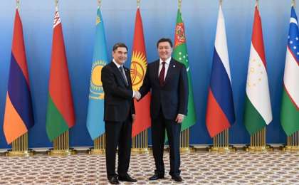 政府总理马明同土库曼斯坦总统别尔德穆哈梅多夫举行会晤