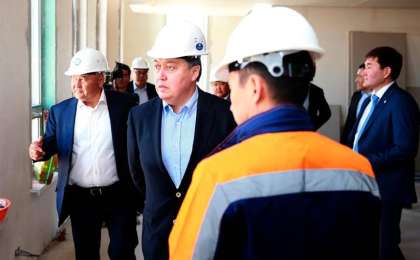 政府总理视察奇姆肯特和突厥斯坦