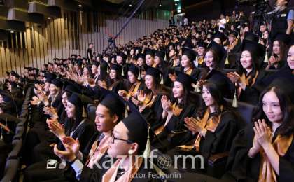 纳扎尔巴耶夫大学第五批学子毕业