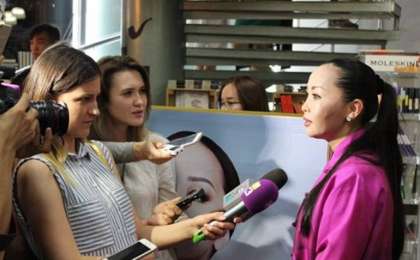 Алагөзова бірінші күйеуі жайлы: Оған тұрмысқа шығып қателік жасадым