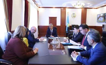 曼格斯套州州长会见比利时驻哈大使