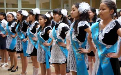 Елімізде оқушы қыздарға қысқа белдемше киюге тыйым салынуы мүмкін