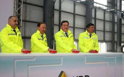 总理视察卡拉干达 出席新铁合金厂开业仪式