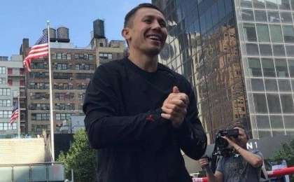 职业拳击：根纳季·戈洛夫金进行赛前公开训练