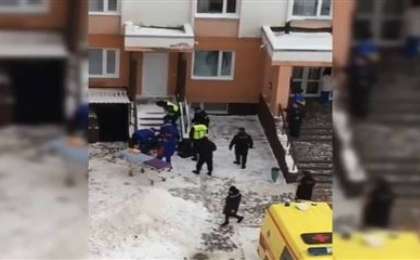 Павлодарда мойны кесілген ер адам жатақханаға кіріп кеткен