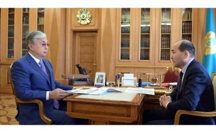 托卡耶夫总统接见总检察长努尔达吾列托夫