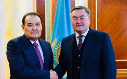 外长特列吾别尔德会见突厥议会秘书长