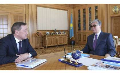 托卡耶夫总统接见农业部部长