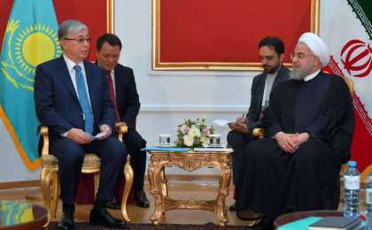 托卡耶夫会见伊朗总统鲁哈尼