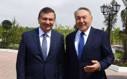 首任总统与米尔季约耶夫通电话