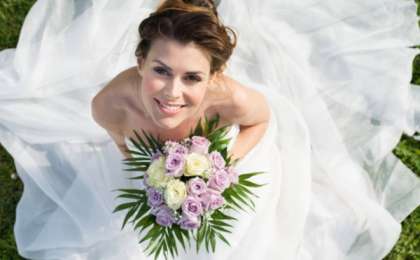 ​Қысқа көйлек киген қалыңдық күлкіге қалды