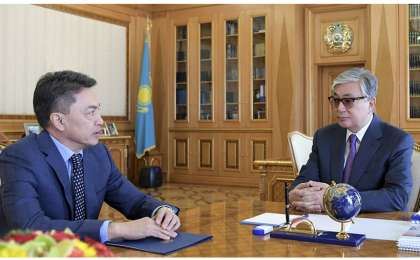 托卡耶夫总统接见哈萨克斯坦人权事务专员沙克洛夫