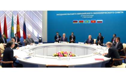 托卡耶夫出席欧亚经济委员会最高理事会小范围会谈